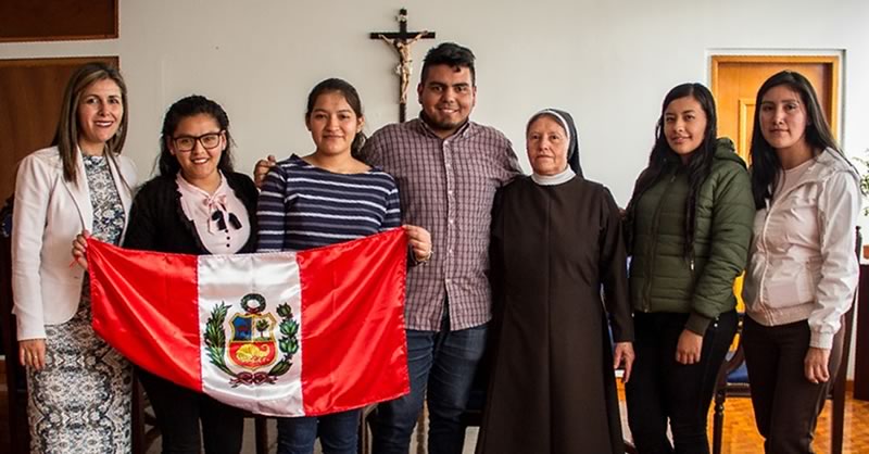 BIENVENIDOS ESTUDIANTES EXTRANJEROS Y NACIONALES A LA UNIVERSIDAD MARIANA