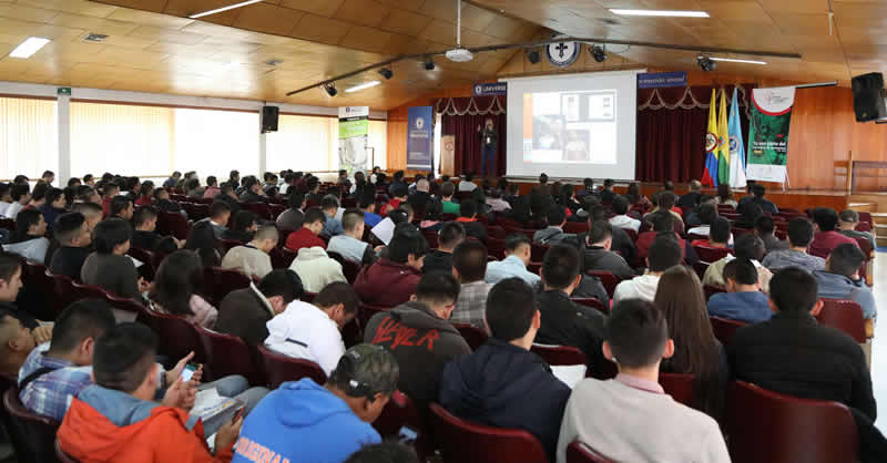 LA TECNOLOGÍA Y EL USO DE APLICACIONES EN CONGRESO COLOMBIANO DE COMPUTACIÓN