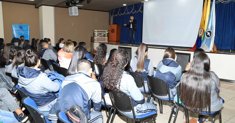 DOCENTE ESPAÑOL REALIZA NUEVA METODOLOGÍA PARA LA DOCENCIA EN U. MARIANA