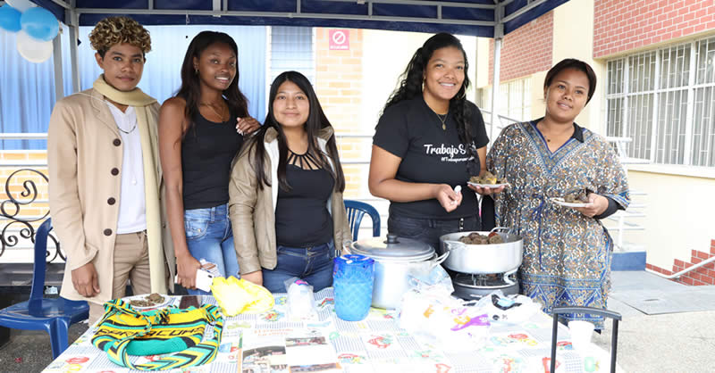 FERIA DE COLONIAS PARA INTERCAMBIAR LA CULTURA DE LAS REGIONES