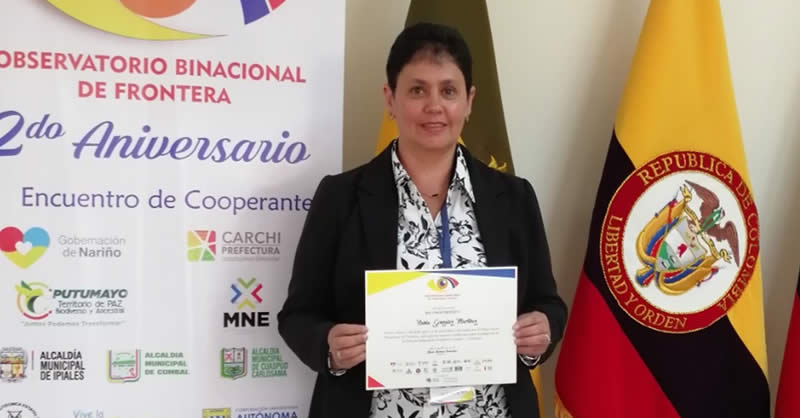 EXALTAN A ESTUDIANTES DE ADMINISTRACION DE NEGOCIOS INTERNACIONALES EN ECUADOR