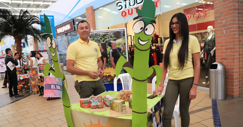 ESTUDIANTES DE MERCADEO EXHIBEN PROYECTOS DE INVESTIGACIÓN