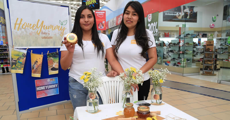 ESTUDIANTES DE MERCADEO EXHIBEN PROYECTOS DE INVESTIGACIÓN
