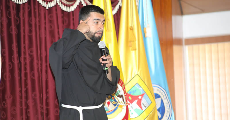 FRAY HERALDO BELTRÁN Y SU CONFERENCIA: ‘PRINCIPIOS Y VALORES FRANCISCANOS DESDE LA PEDAGOGÍA’