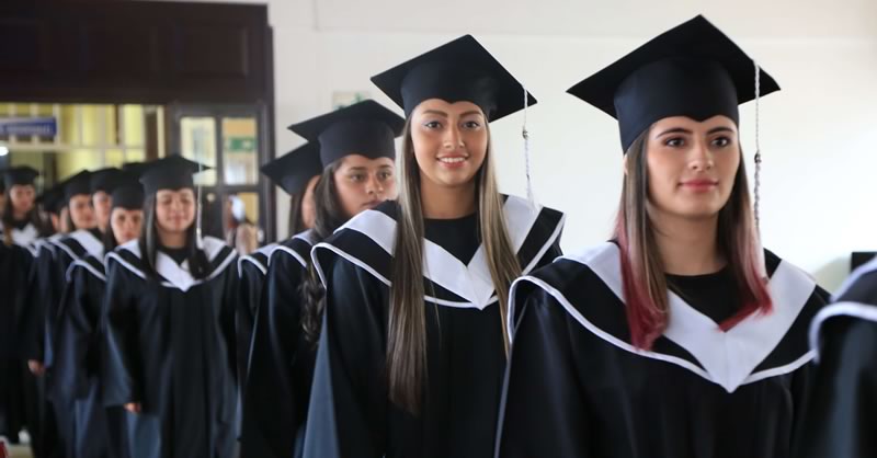 GRADUACIÓN DE 34 TÉCNICOS LABORALES EN AUXILIAR DE ENFERMERÍA
