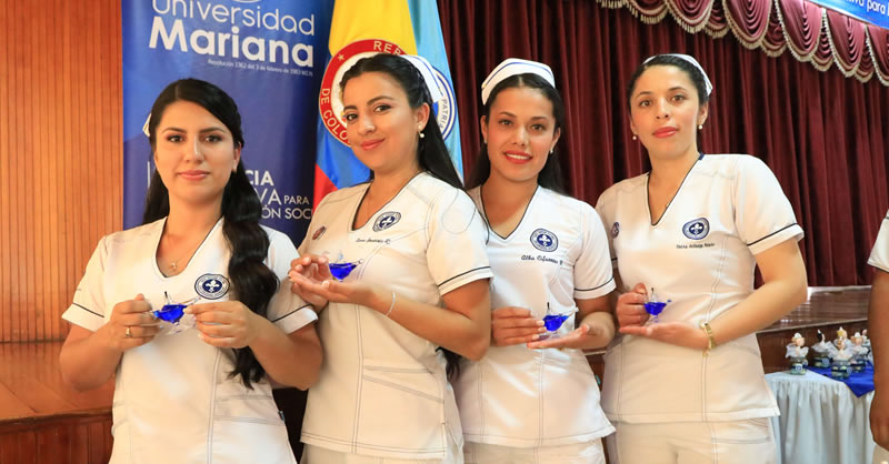 IMPOSICIÓN DE TOCAS A 46 ESTUDIANTES DE ENFERMERÍA