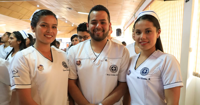 IMPOSICIÓN DE TOCAS A 46 ESTUDIANTES DE ENFERMERÍA