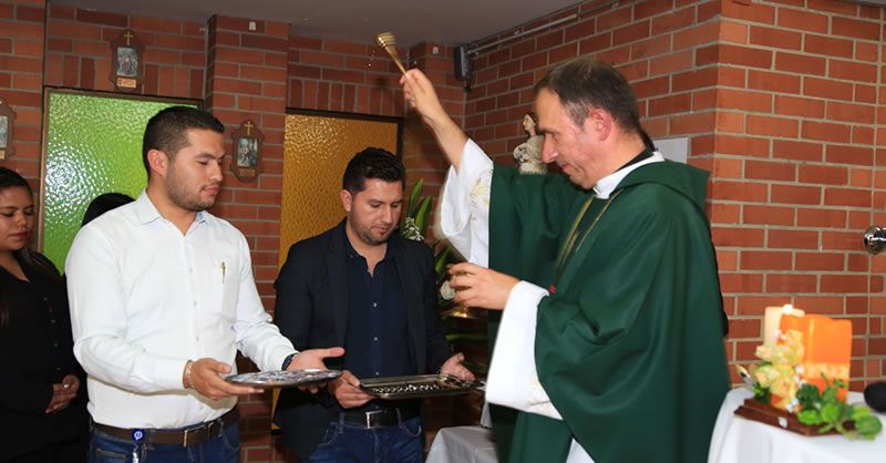 ENTREGA DE INSIGNIAS A 42 ESTUDIANTES DE EDUCACIÓN BÁSICA PRIMARIA