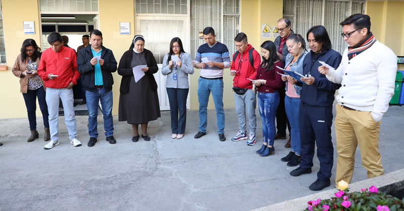 COMUNIDAD UNIVERSITARIA EN ORACIÓN POR LA LIBERTAD DE LA HERMANA GLORIA CECILIA NARVAÉZ ARGOTI