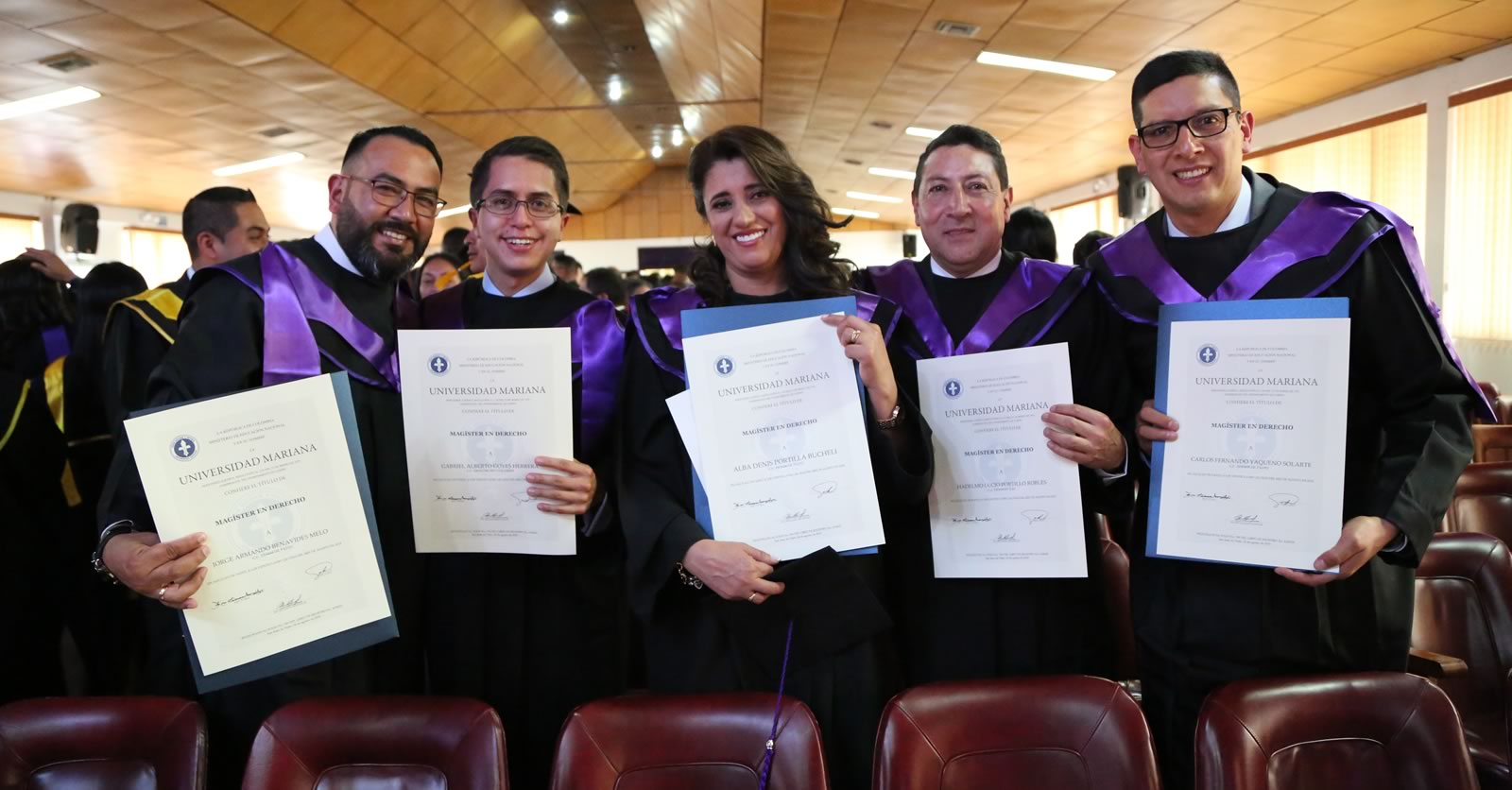 PRIMER GRUPO DE GRADUADOS DE LA MAESTRÍA EN DERECHO