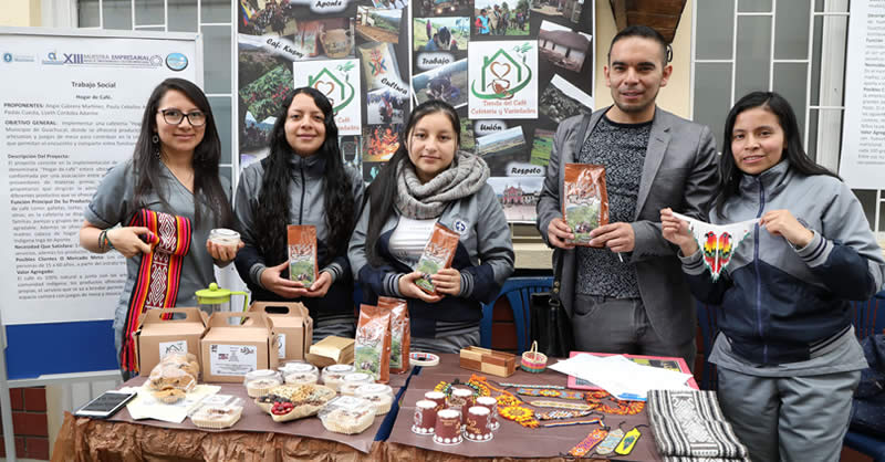 EL EMPRENDIMIENTO DE LOS ESTUDIANTES EN LA XIII MUESTRA EMPRESARIAL