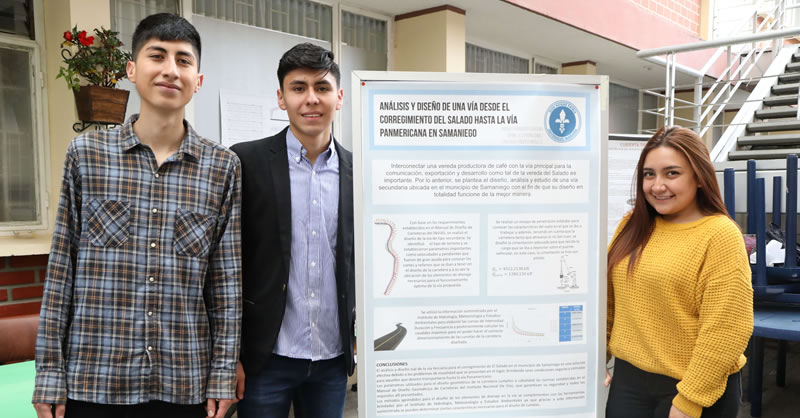 ESTUDIANTES DE INGENIERÍA CIVIL EXPONEN PROYECTOS INTEGRADORES