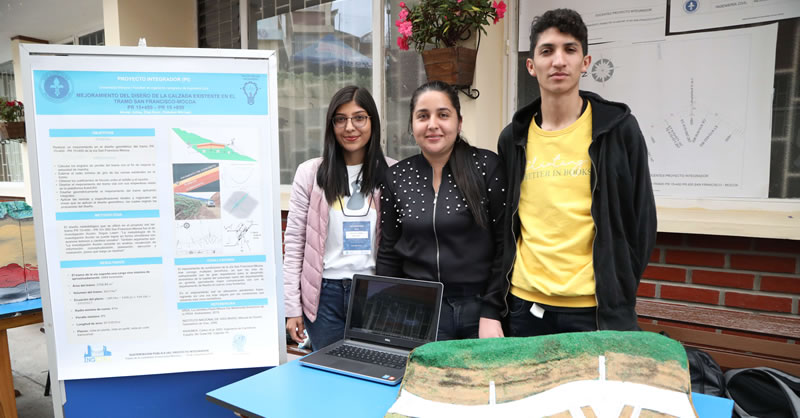 ESTUDIANTES DE INGENIERÍA CIVIL EXPONEN PROYECTOS INTEGRADORES