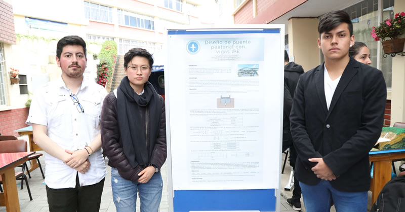 ESTUDIANTES DE INGENIERÍA CIVIL EXPONEN PROYECTOS INTEGRADORES