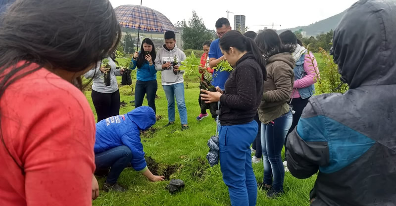 SIEMBRATÓN EN EL CAMPUS ALVERNIA