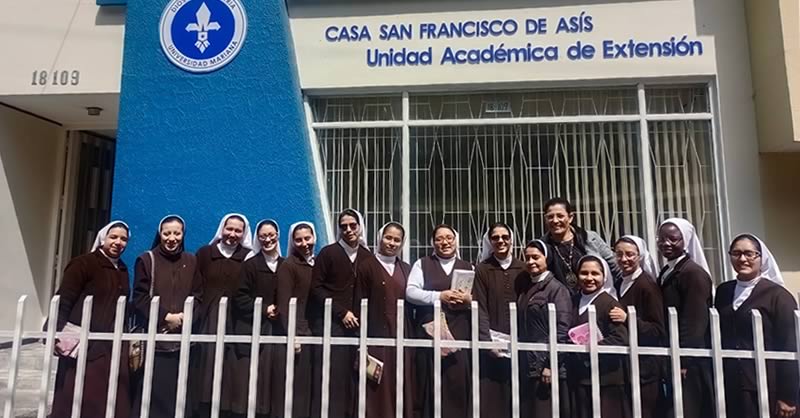 NOVICIAS FRANCISCANAS PARTICIPAN EN EL CURSO: HERRAMIENTAS PARA SALVAR VIDAS