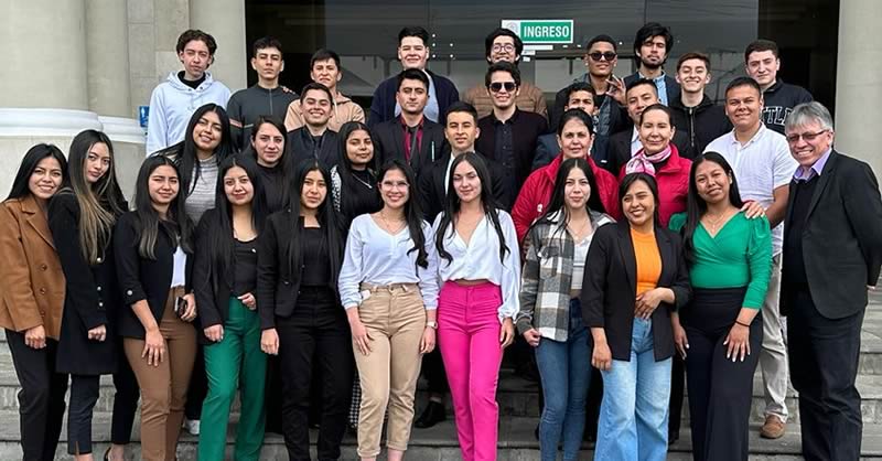 ESTUDIANTES DEL PROGRAMA DE ADMINISTRACIÓN DE NEGOCIOS PARTICIPARON EN CONGRESO INTERNACIONAL