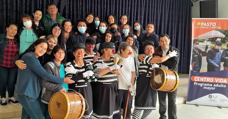 ADULTOS MAYORES PARTICIPAN EN EXPERIENCIAS FORMATIVAS Y DE EXTENSIÓN