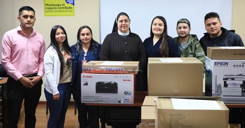 ESTUDIANTES, VÍCTIMAS DEL CONFLICTO ARMADO, BENEFICIADOS CON HERRAMIENTAS TECNOLÓGICAS