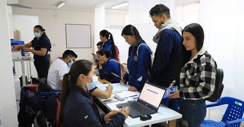 SE ADELANTÓ JORNADA DE VACUNACIÓN LIDERADA POR LA FACULTAD DE SALUD Y UNIDAD CARDIOQUIRÚRGICA DE NARIÑO