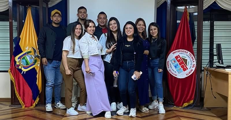 ESTUDIANTES DE LA ESPECIALIZACIÓN EN ALTA GERENCIA PARTICIPACIÓN EN MISIÓN ACADÉMICA EN ECUADOR