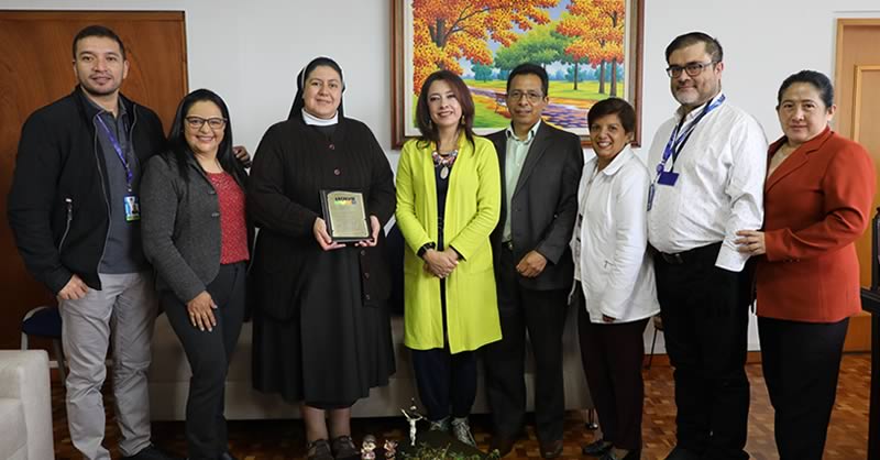 ASCOFADE ENTREGÓ RECONOCIMIENTO A LA UNIVERSIDAD MARIANA