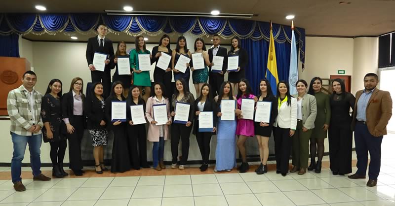 AUXILIARES DE ENFERMERÍA SE CERTIFICAN EN DIPLOMADO DE CUIDADO DEL PACIENTE ONCOLÓGICO Y EN ESTADO CRÍTICO