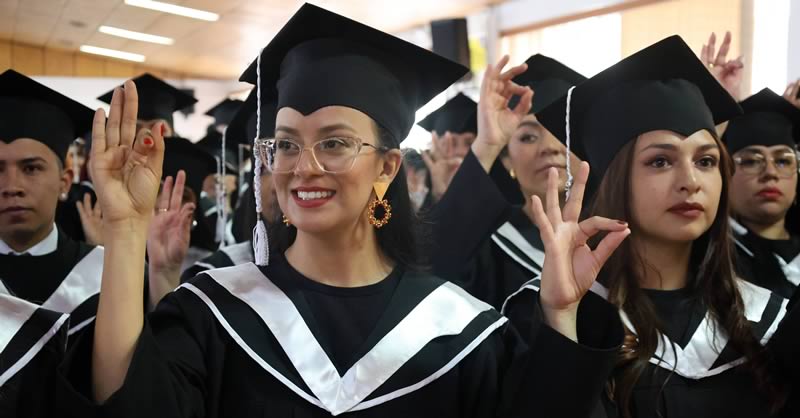 SE GRADUARON NUEVOS PROFESIONALES EN LA UNIVERSIDAD MARIANA