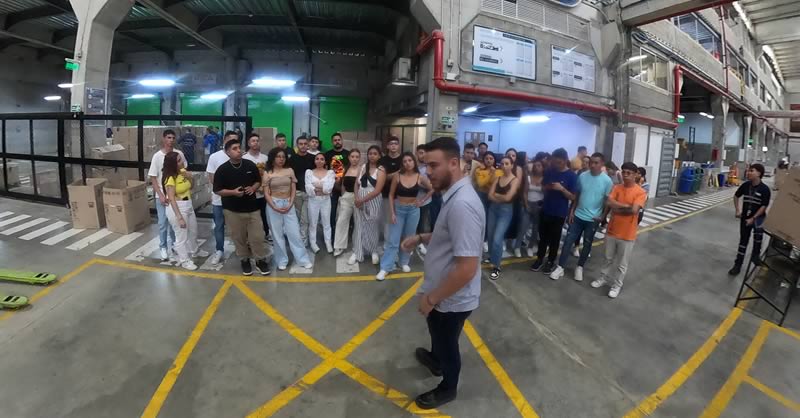 ESTUDIANTES DEL PROGRAMA DE MERCADEO EXPLORAN OPORTUNIDADES EN MEDELLÍN