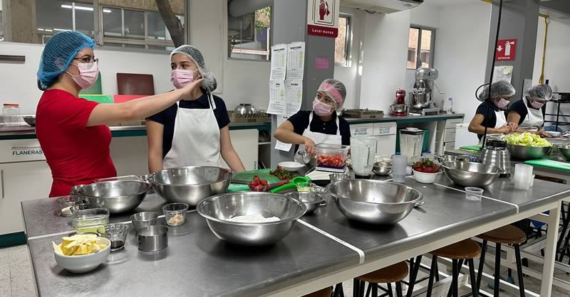 PROFESORAS DE NUTRICIÓN Y DIETÉTICA EN MOVILIDAD ACADÉMICA EN LA UNIVERSIDAD AUTÓNOMA SAN LUIS POTOSÍ, MÉXICO