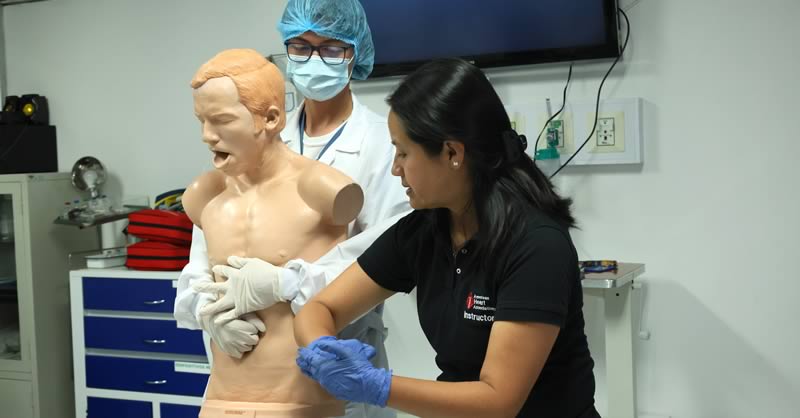 DICTAN CURSO DE PRIMEROS AUXILIOS Y MANEJO DE DEA A ESTUDIANTES DE BACHILLERATO