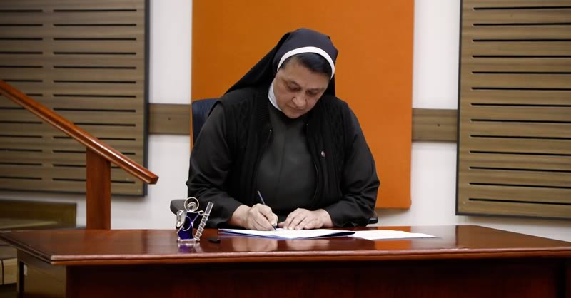 SE POSESIONA A LA VICERRECTORA ADMINISTRATIVA Y FINANCIERA