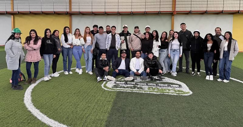 ESTUDIANTES DE ADMINISTRACIÓN DE NEGOCIOS INTERNACIONALES FORTALECEN SU APRENDIZAJE CON VISITA EMPRESARIAL A LÁCTEOS SANTA MARÍA