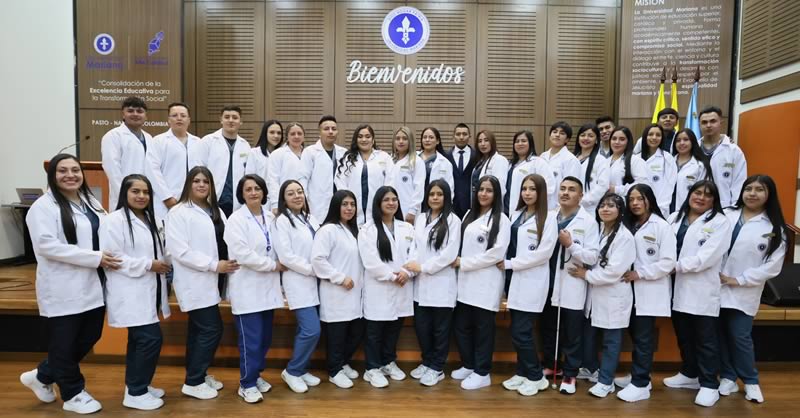 FACULTAD DE EDUCACIÓN ENTREGÓ INSIGNIAS A NUEVAS PRACTICANTES