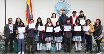 Noticia: Estudiantes de la IEM Gualmatán recibieron certificación en fotografía e informática