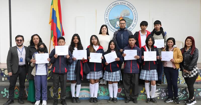 ESTUDIANTES DE LA IEM GUALMATÁN RECIBIERON CERTIFICACIÓN EN FOTOGRAFÍA E INFORMÁTICA