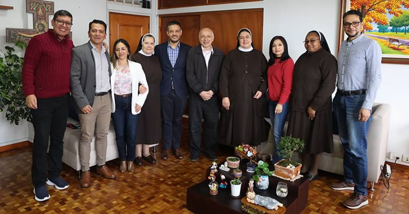 PARES ACADÉMICOS DEL CONSEJO NACIONAL DE ACREDITACIÓN VISITAN AL PROGRAMA DE INGENIERÍA MECATRÓNICA
