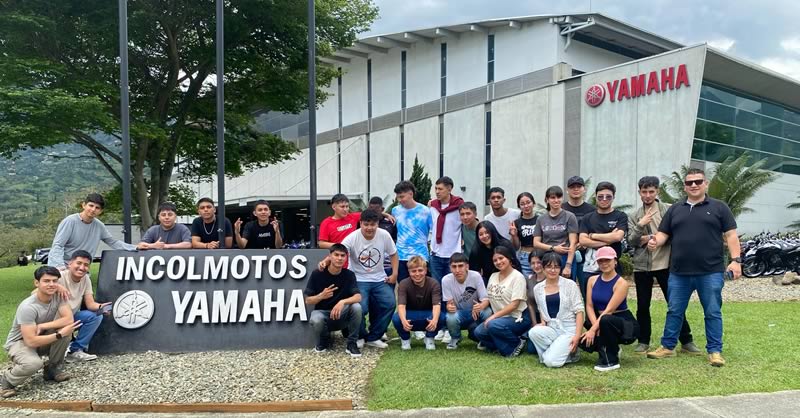 ESTUDIANTES DE INGENIERÍA MECATRÓNICA FORTALECEN SU FORMACIÓN CON MISIÓN ACADÉMICA Y EMPRESARIAL EN MEDELLÍN