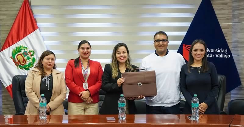 PROFESOR DE NUTRICIÓN Y DIETÉTICA PARTICIPÓ EN SEMINARIO INTERNACIONAL EN PERÚ