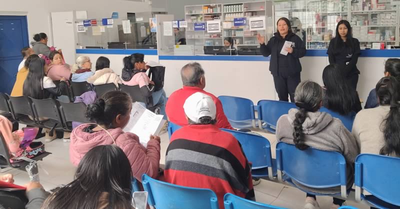 ESTUDIANTES DE REGENCIA DE FARMACIA FORTALECEN SU FORMACIÓN CON JORNADA EDUCATIVA ORIENTADA AL USO SEGURO DE MEDICAMENTOS
