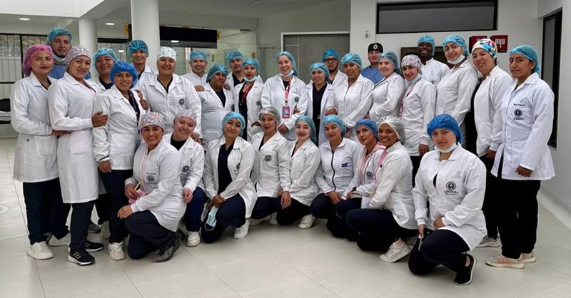 ESTUDIANTES DE LA TECNOLOGÍA EN REGENCIA DE FARMACIA FORTALECEN SU FORMACIÓN CON PRÁCTICA EN CLÍNICA VETERINARIA DE LA UNIVERSIDAD DE NARIÑO