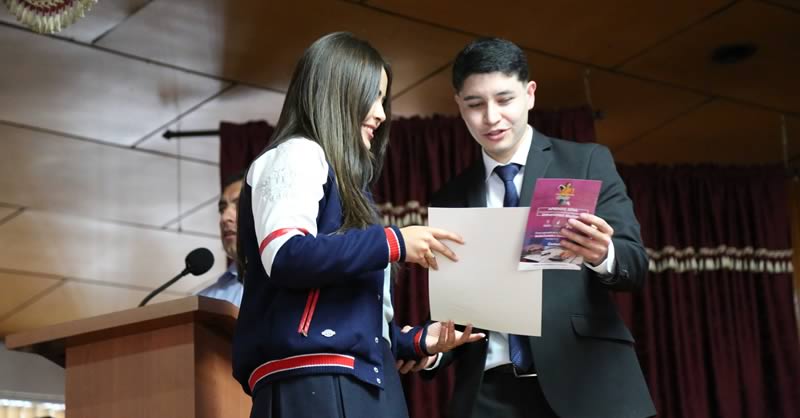 ESTUDIANTES DE BACHILLERATO SE GRADUARON EN EL DIPLOMADO DE CONTABILIDAD