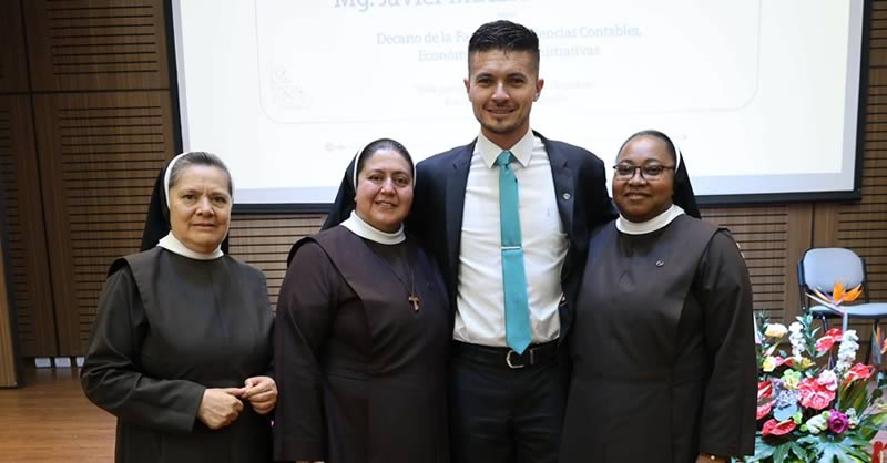 POSESIÓN DE NUEVA VICERRECTORA ADMINISTRATIVA Y FINANCIERA Y DECANO DE FACULTAD DE CIENCIAS CONTABLES, ECONÓMICAS Y ADMINISTRATIVAS