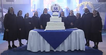Noticia: Celebran gala institucional con serenata mariana y homenaje a tres Hermanas Franciscanas