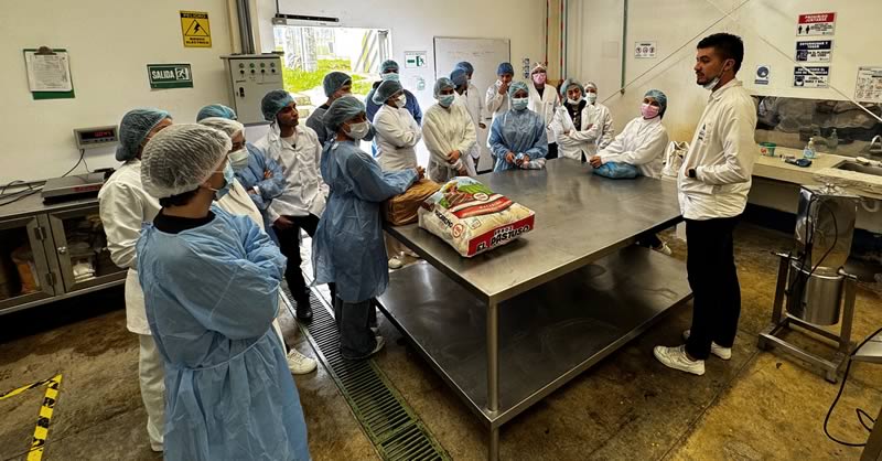 ESTUDIANTES DE NEGOCIOS INTERNACIONALES FORTALECEN LA INNOVACIÓN A TRAVÉS DEL DESARROLLO DE PROTOTIPOS