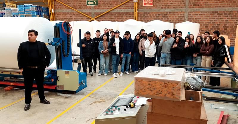 ESTUDIANTES DE ADMINISTRACIÓN DE NEGOCIOS INTERNACIONALES FORTALECEN SU FORMACIÓN EMPRESARIAL CON VISITA ACADÉMICA A COLCHONES BELLA LUNA