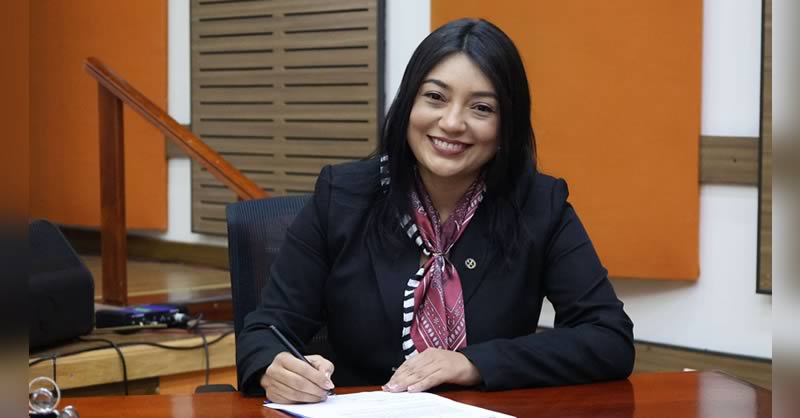 NUEVA DECANA ASUME LIDERAZGO EN LA FACULTAD DE HUMANIDADES Y CIENCIAS SOCIALES