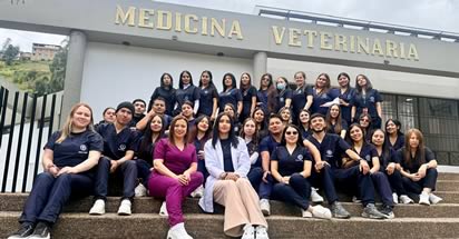 Noticia: Estudiantes de Regencia de Farmacia fortalecen competencias en clínica veterinaria