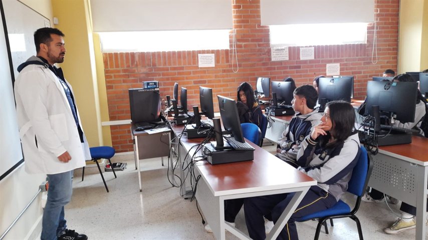 Estudiantes de la Institución Educativa Municipal Libertad se acercan al mundo de la ingeniería en la Universidad Mariana