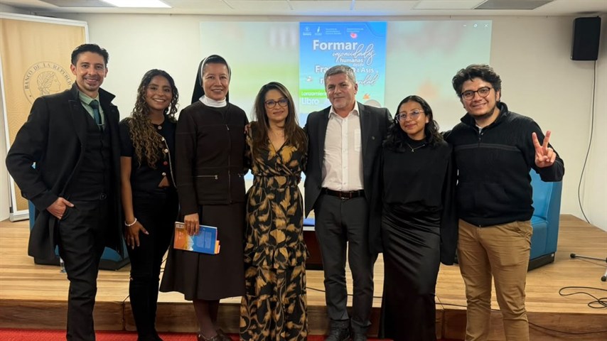 Se presentó el libro Formar capacidades humanas desde Francisco de Asís y Madre Caridad y una nueva edición de la revista Horizontes Literarios